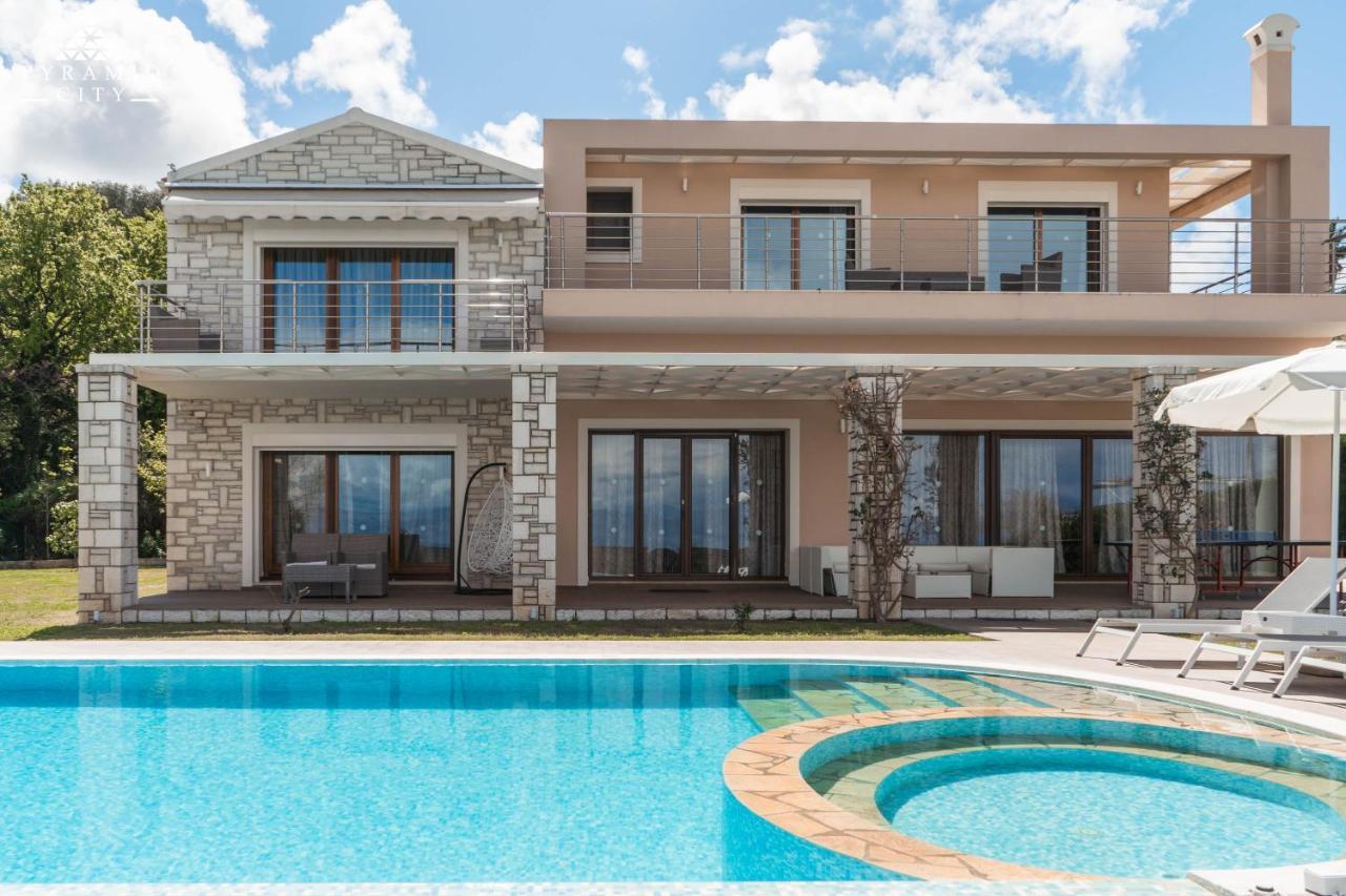 Luxury Villa Hera - Beachfront Roda  Exterior photo